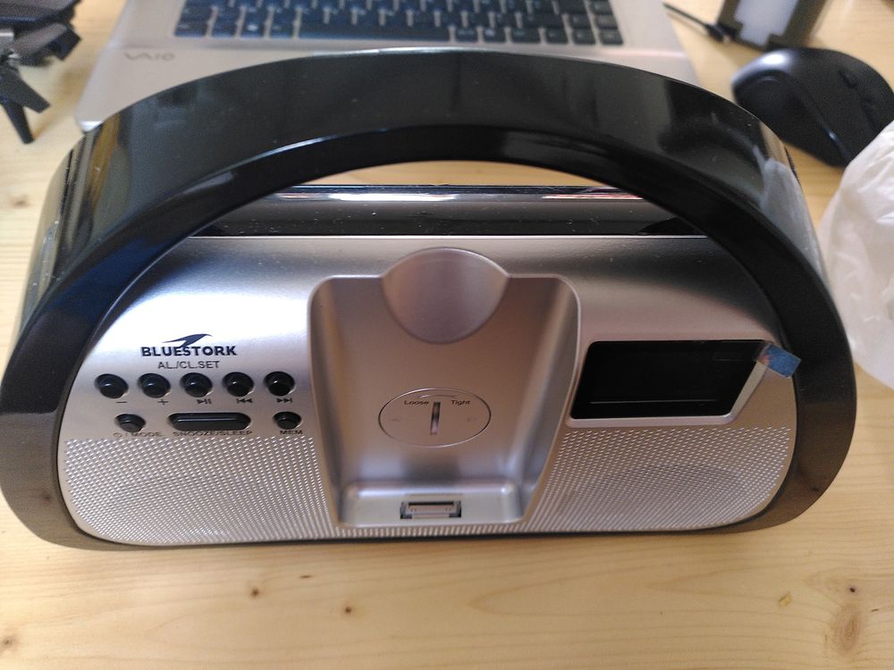 Radio r&eacute;veil Bluestork Grand Bikini Black dock iPod iPhone Audio et hifi