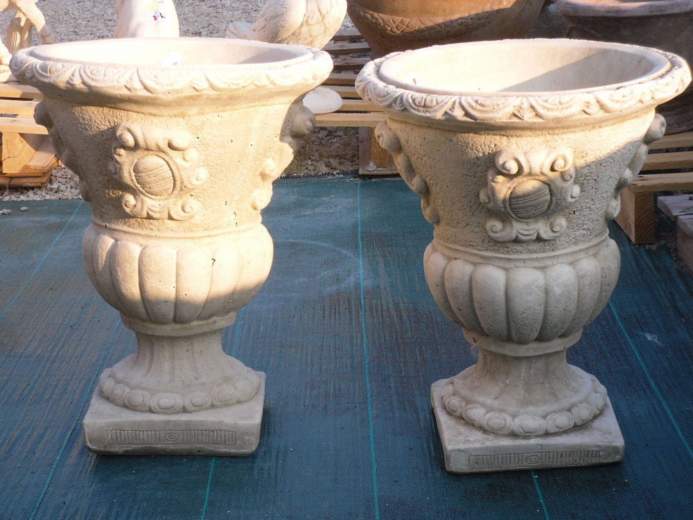  VASES MEDICIS EN PIERRE RECONSTITUEE NEUF
Décoration