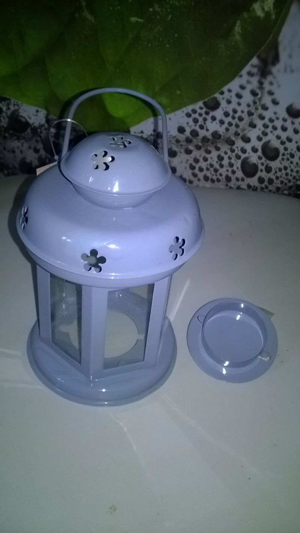Lanterne &agrave; bougie
Neuve
Marque KSD
14 cm de haut
10 cm de Décoration