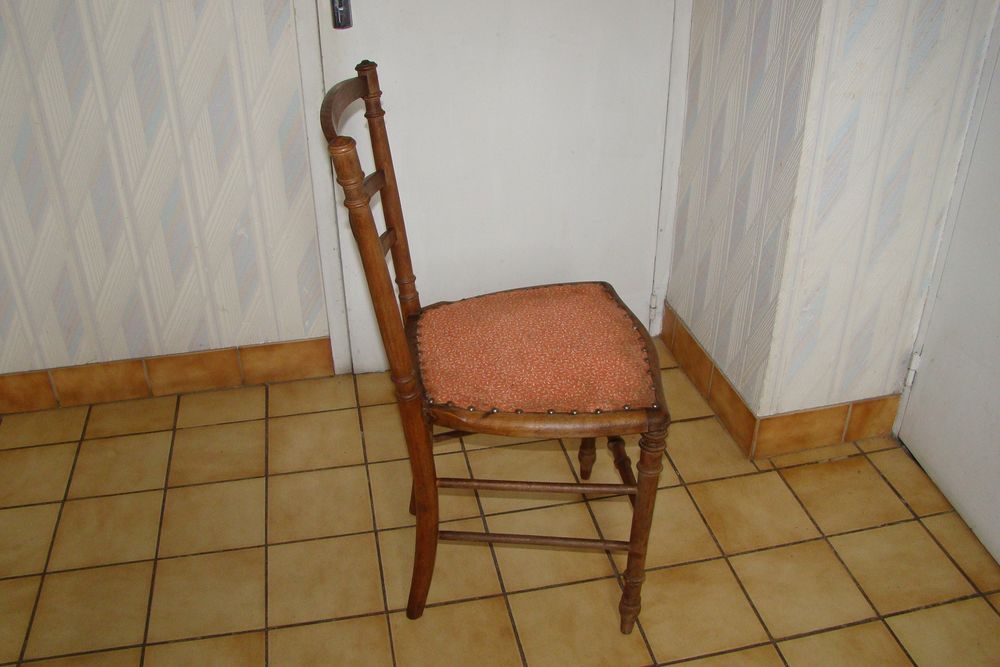 Ancienne chaise Napol&eacute;on III
Meubles
