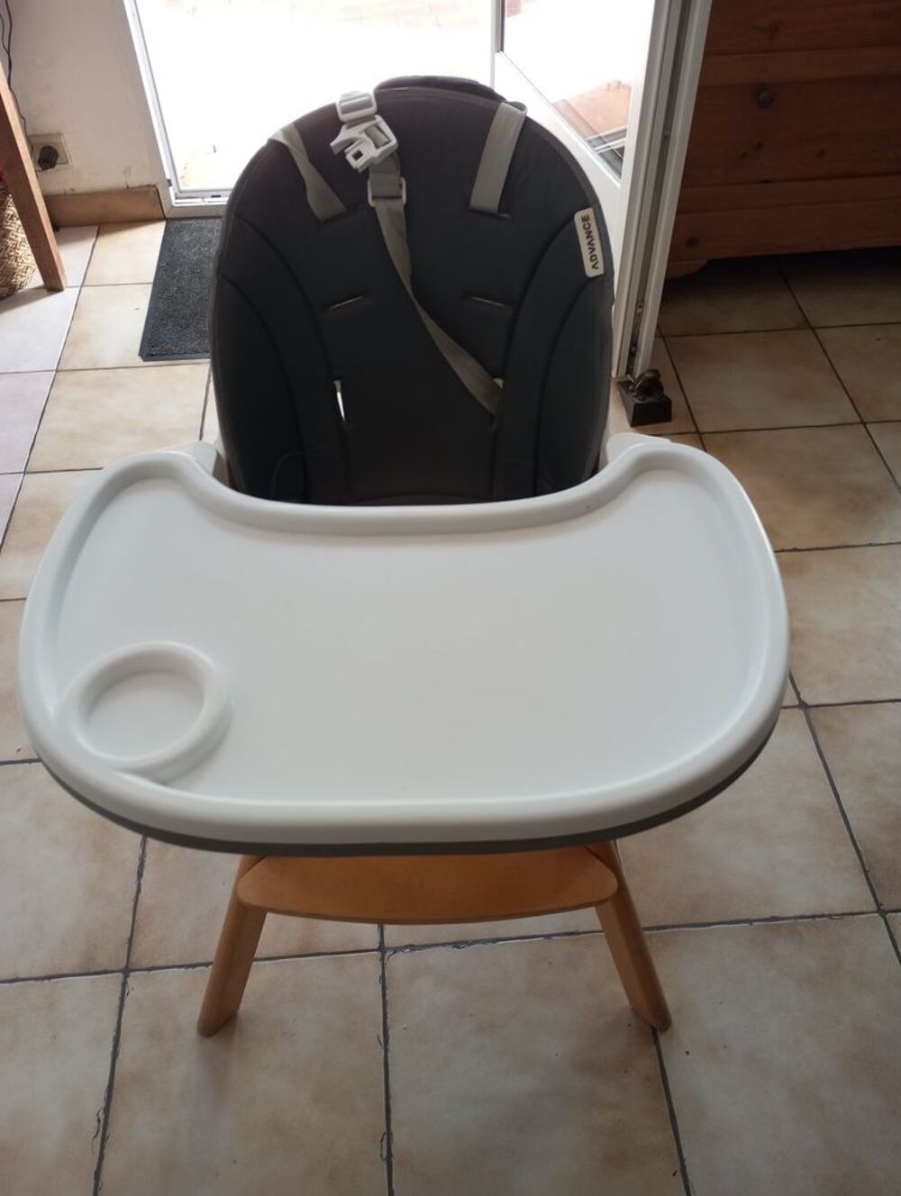 chaise haute b&eacute;b&eacute; Puériculture