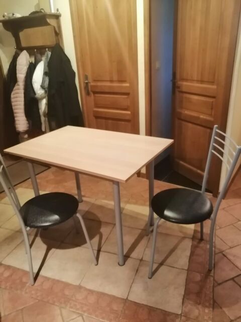 TABLE DE CUISINE ET 4 CHAISES 60 Boutigny-sur-Essonne (91)