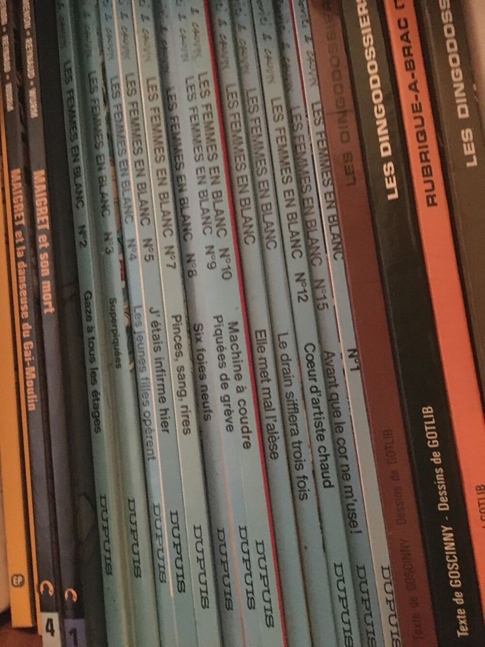 LOT DE 200 BANDES DESSINEES Livres et BD