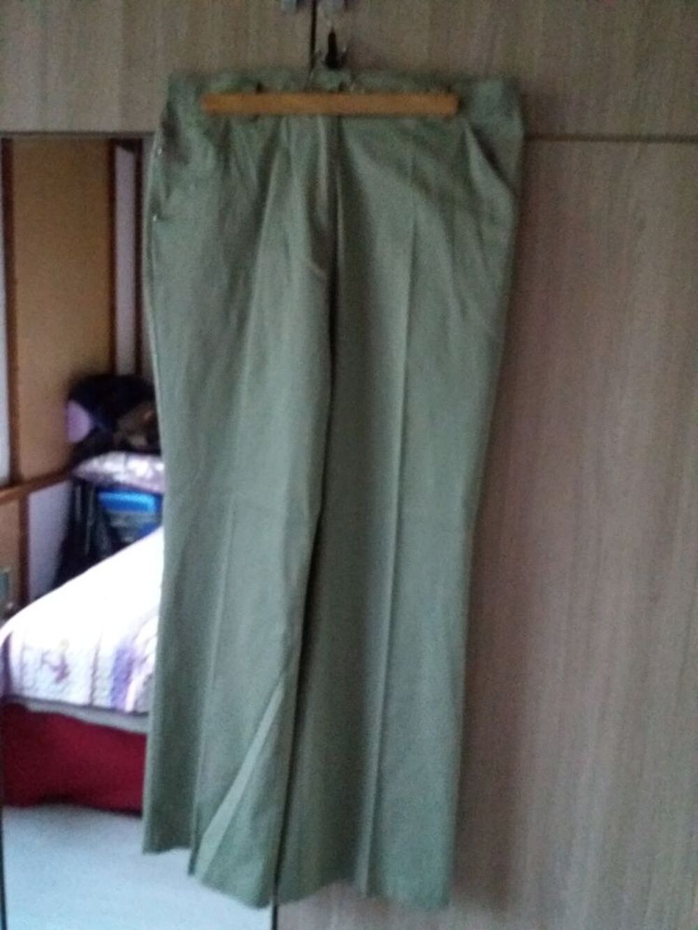 Pantalon femme couleur vert taille 42 Vêtements