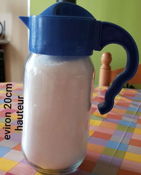 Pichet en verre bouchon plastique 0 Issoire (63)