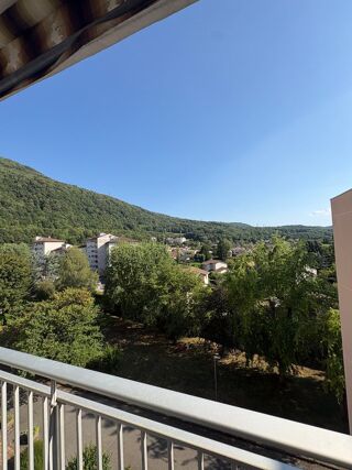  Appartement à louer 4 pièces 75 m²