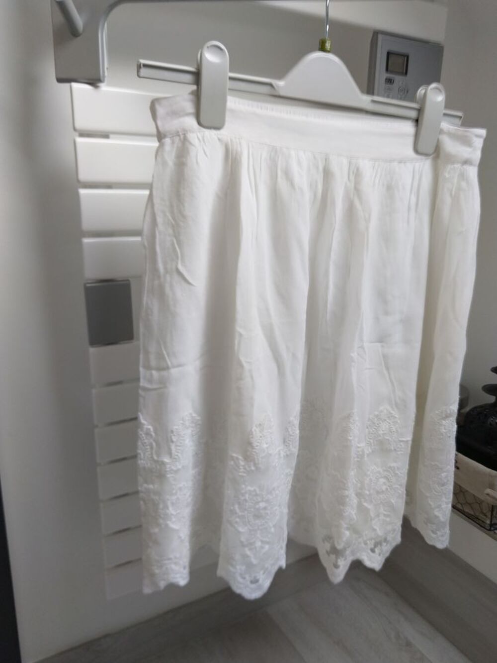 Jupes divers mod&egrave;les Vêtements