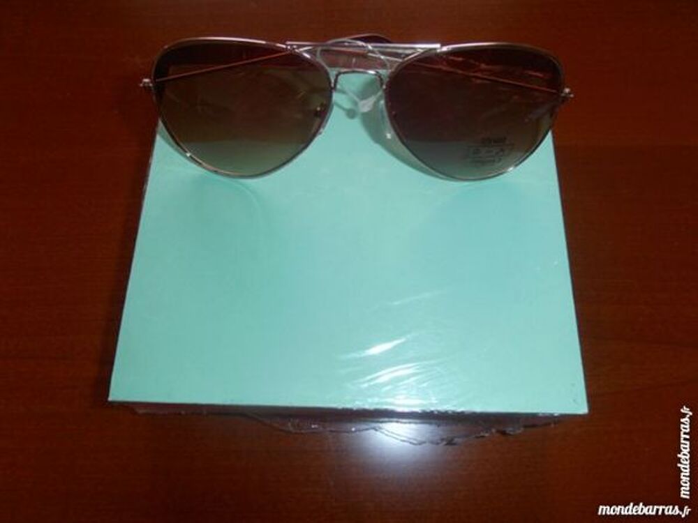 Lunettes solaires monture m&eacute;tallique (27) Bijoux et montres
