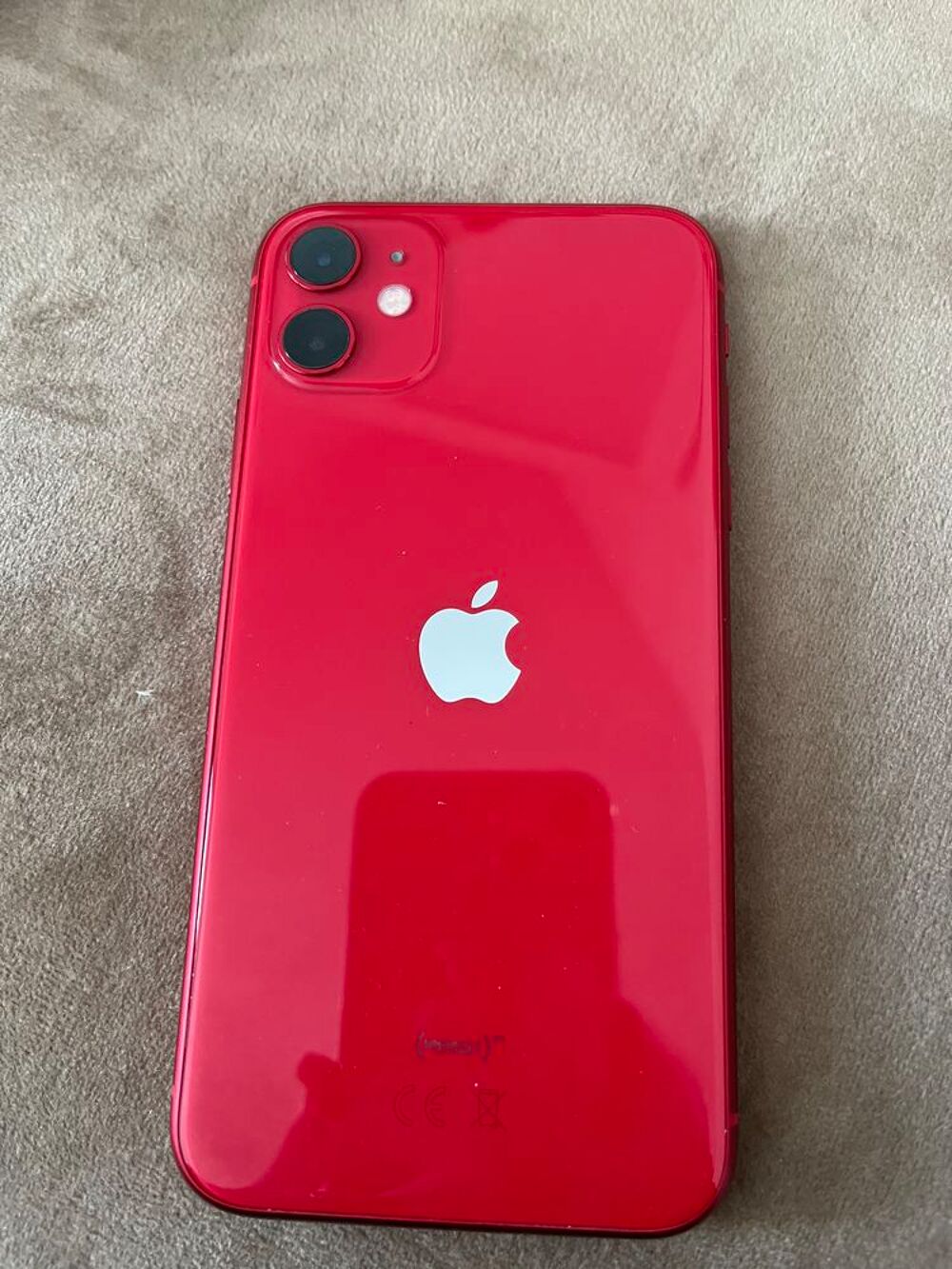 ! iPhone 11 red 128GB Tlphones et tablettes