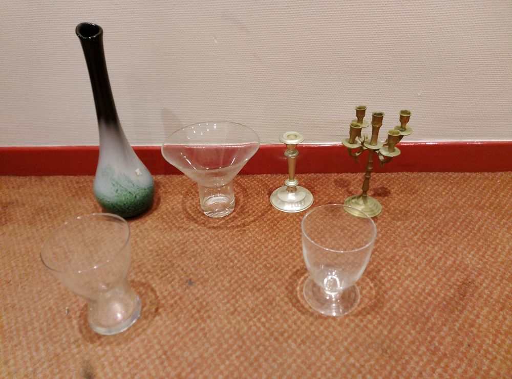 Lot D&eacute;co Vintage ? Vases, Chandeliers en laiton et Verrerie Décoration