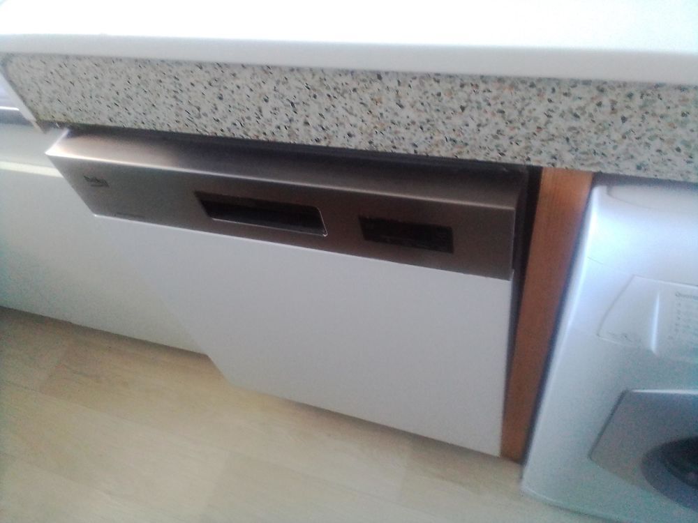 mon lave-vaisselle tres peu servi , comme neuf Electroménager