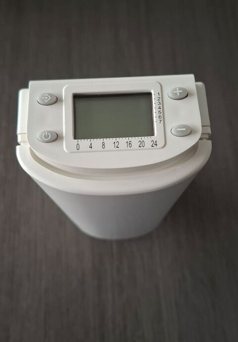 Boitier thermostat pour radiateur.  32 Saint-Quentin (02)