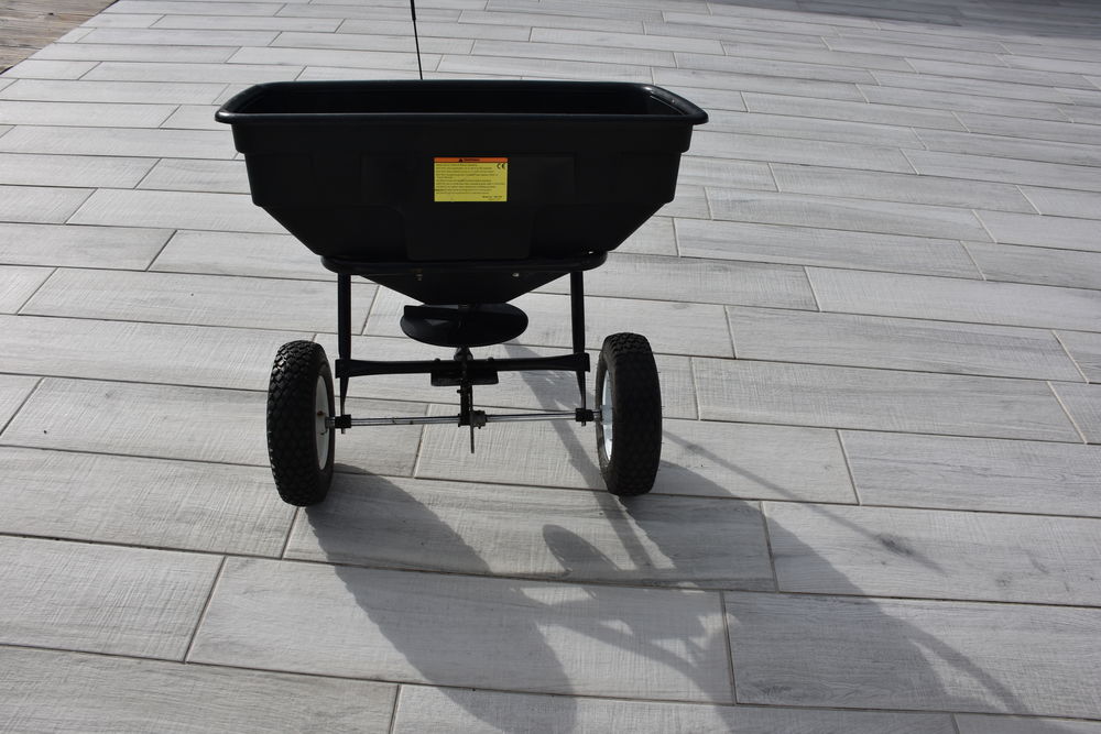 Semeuse &eacute;pandeuse automatique Jardin