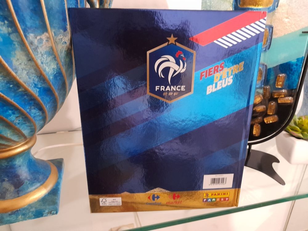 album de foot Panini Fiers d'&ecirc;tre bleus avec 2 tatouages Livres et BD