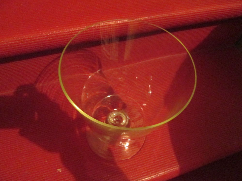 Grand vase &agrave; pied &eacute;vas&eacute; en verre transparent Décoration