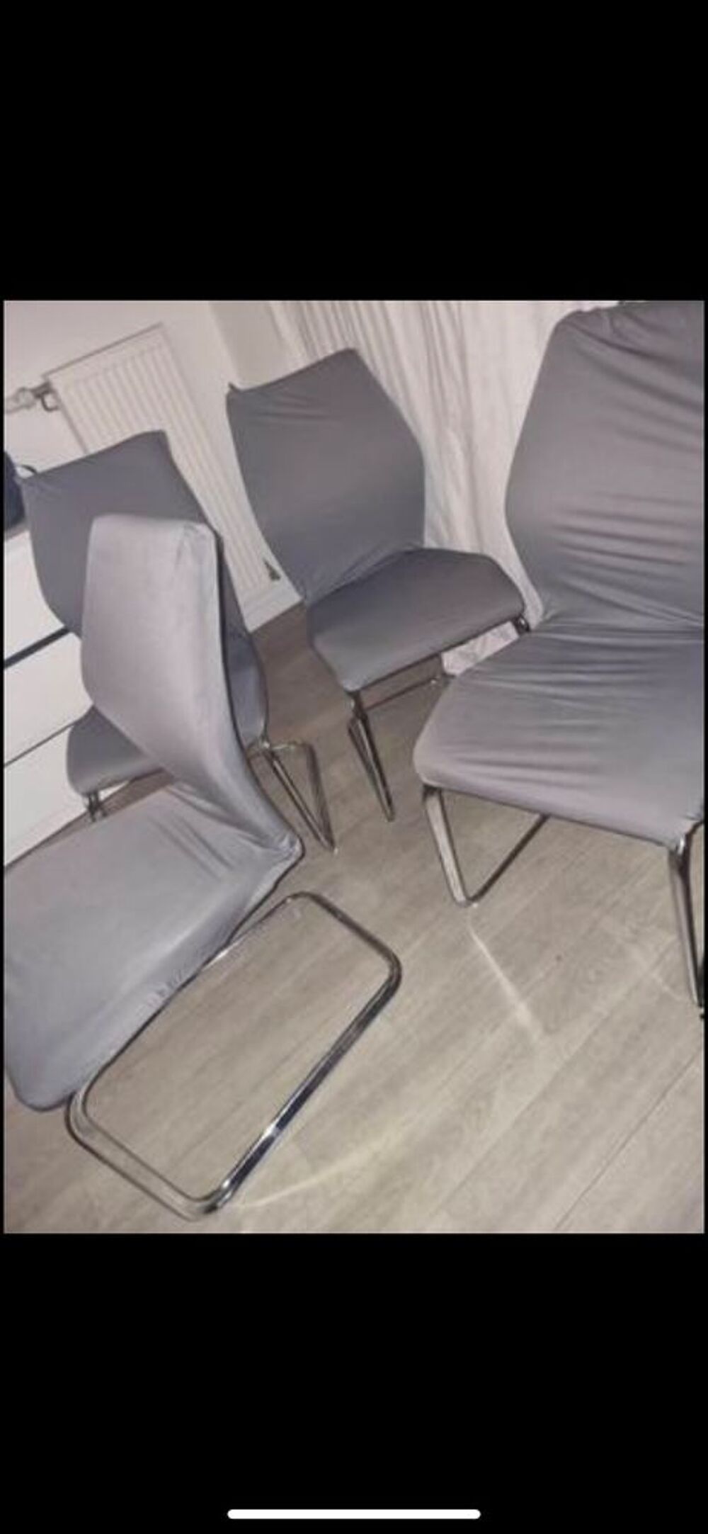 Table ronde avec rallonge et ses 4 chaises Meubles