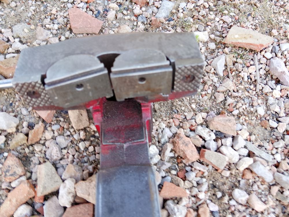 etau etabli mors pivotants Bricolage