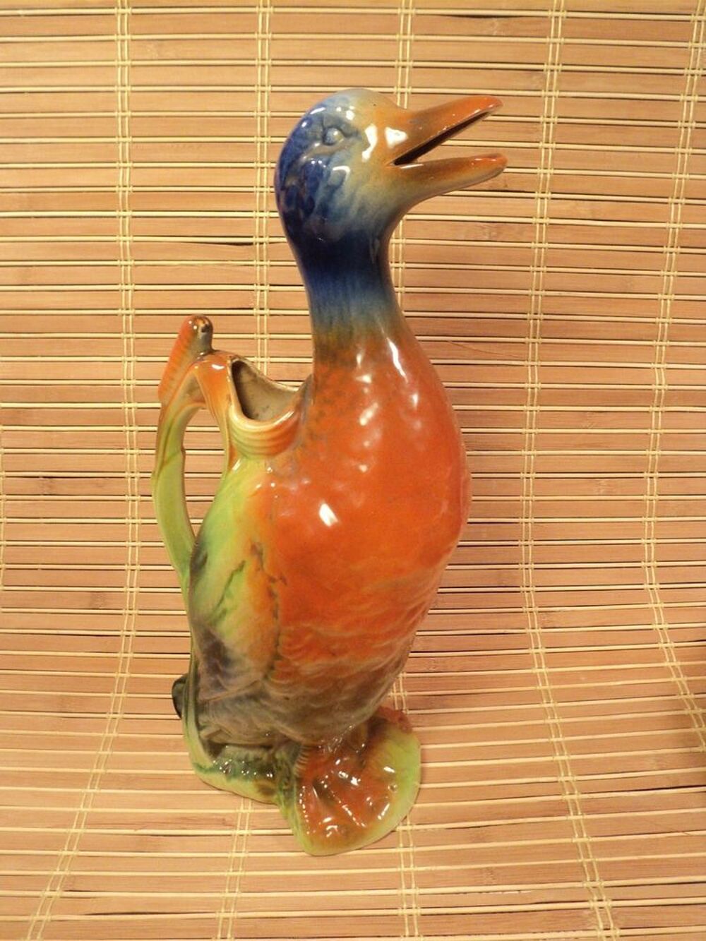 Ancien Pichet Barbotine Canard Fa&iuml;ence de Saint-Cl&eacute;ment. Décoration