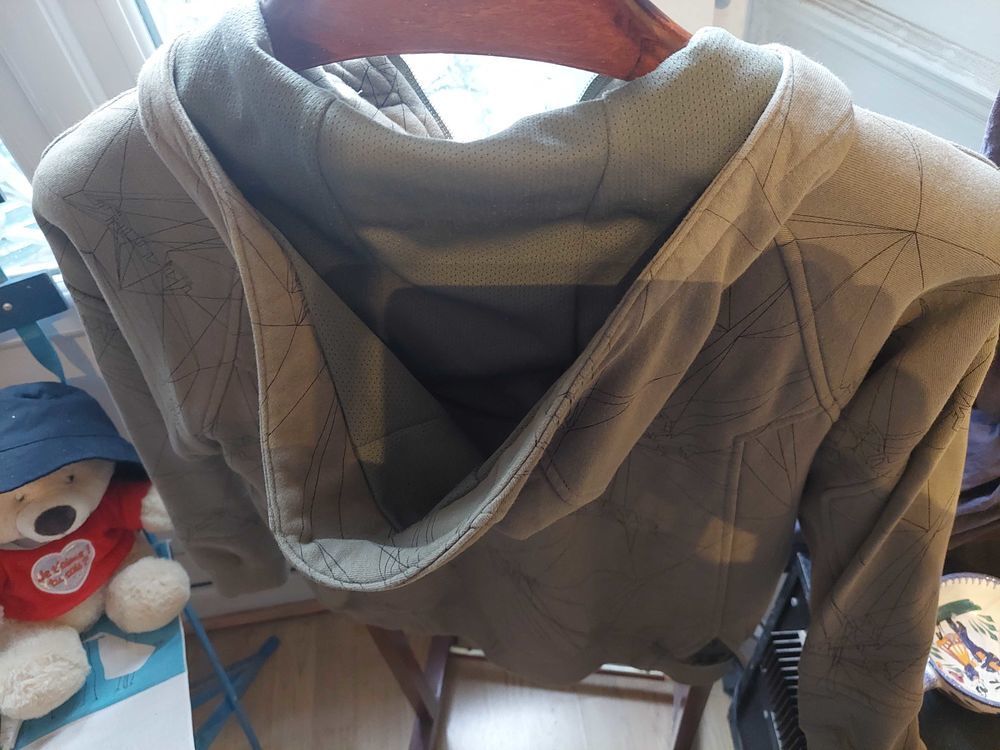 Sweat capuche enfant taille S Vêtements