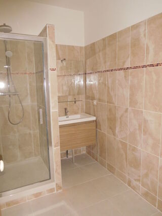  Appartement à louer 4 pièces 80 m²