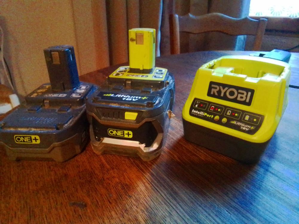 Batteries et chargeur Ryobi 18v Bricolage