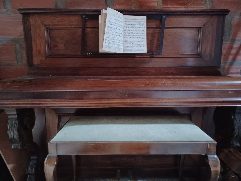 piano en noyer Instruments de musique
