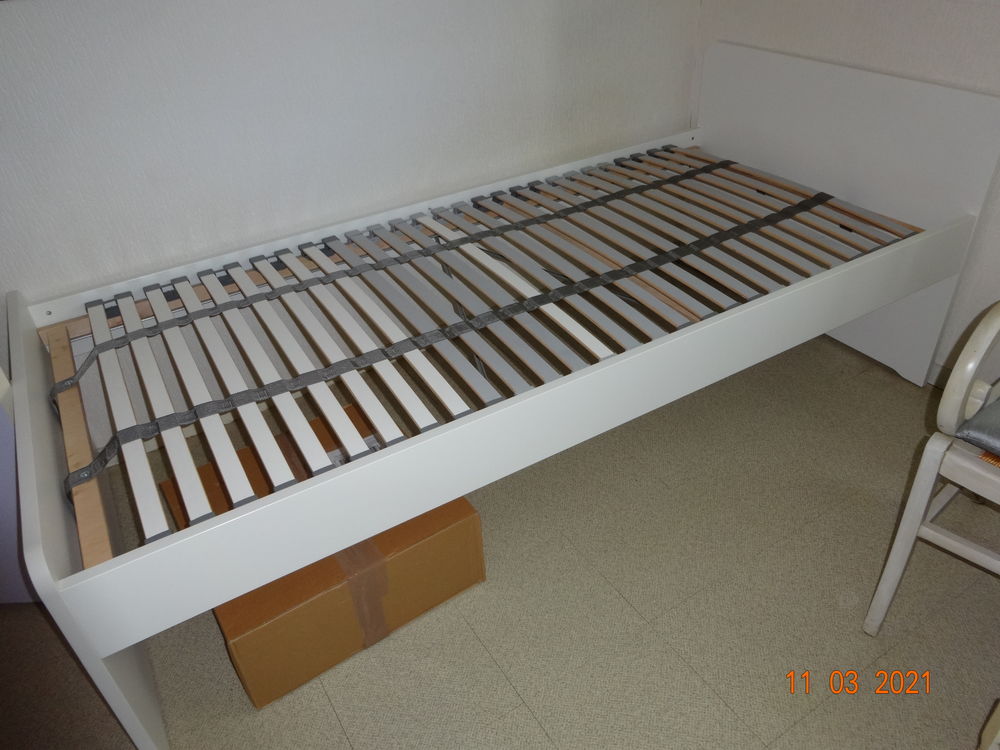 2 lits blancs 90X200 TBE( sans matelas ) Meubles