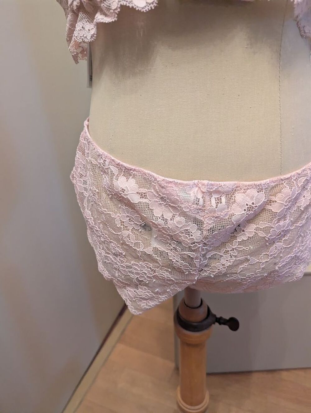 Lot de sous v&ecirc;tements en dentelle Vêtements