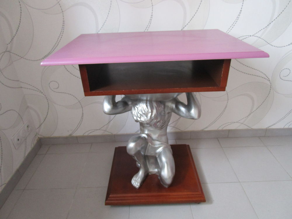 Table d&eacute;co t&eacute;l&eacute; sur roulettes
Meubles