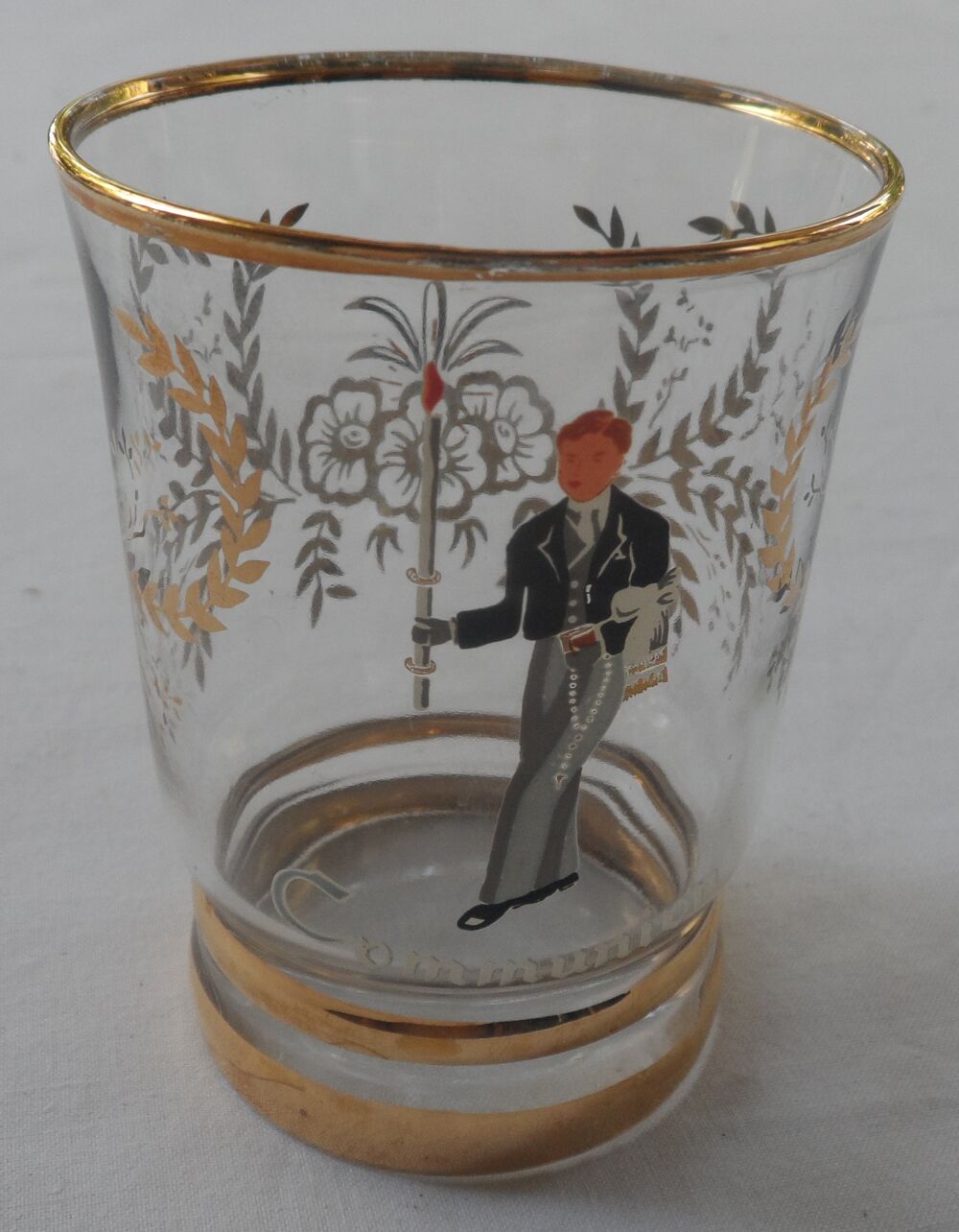 Tr&egrave;s joli verre communion d&eacute;cor&eacute; avec des filets d'or fin 