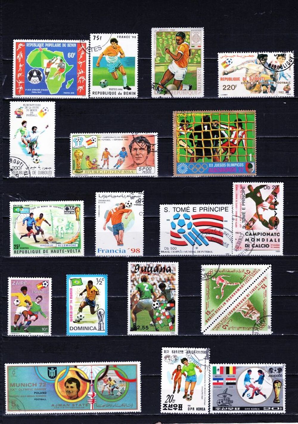 lot de 64 timbres du MONDE sur FOOTBALL 