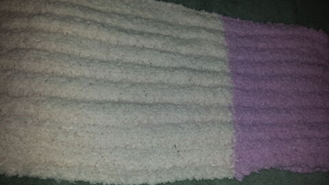 N� 399 ECHARPE ABRICOT VIOLET BLANC VERT 25 Triel-sur-Seine (78)