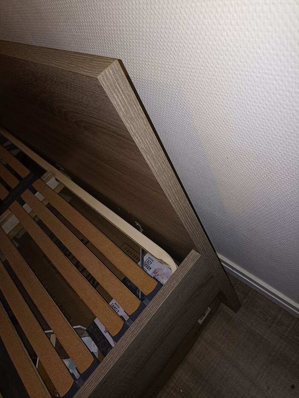  lit + sommier deux place 
En tr&egrave;s bon &eacute;tat Meubles
