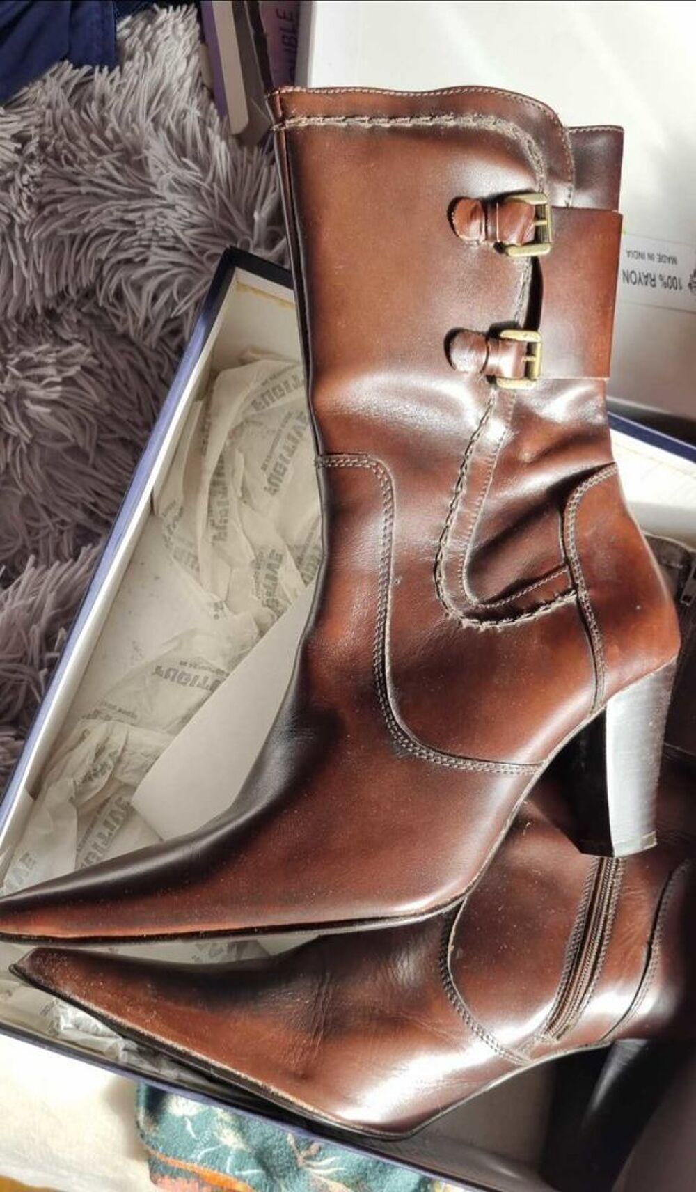 Tr&egrave;s jolies bottines cuir P39 TBE Chaussures