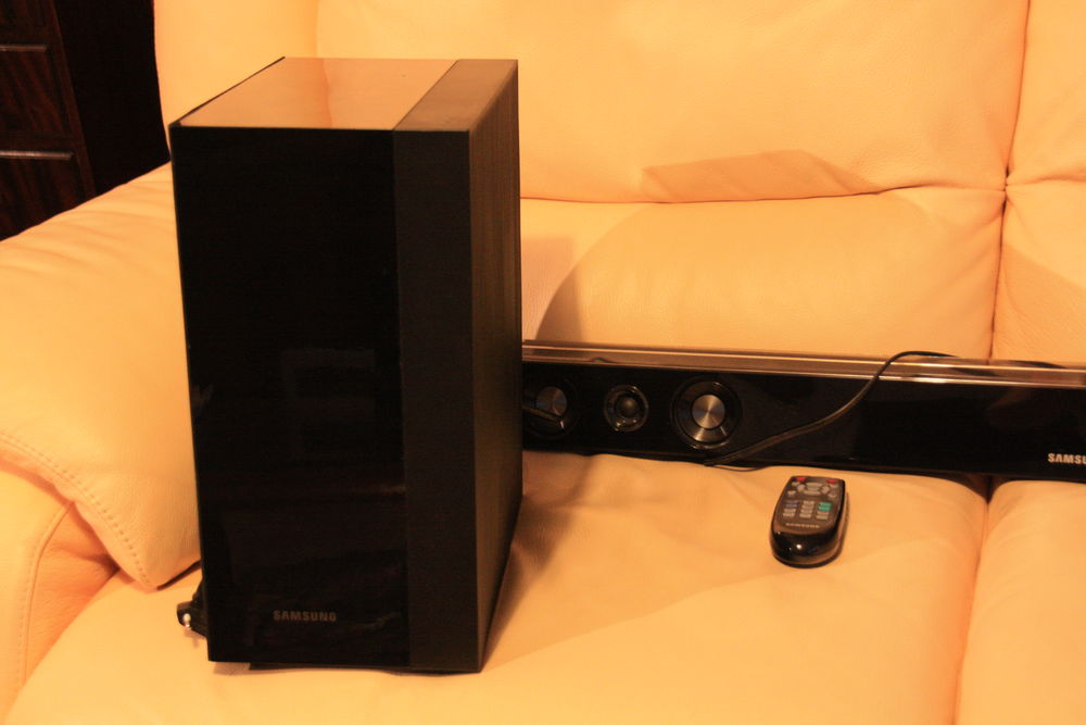 Barre de Son SAMSUNG noire HW. C450 +Caisson de grave.
Audio et hifi