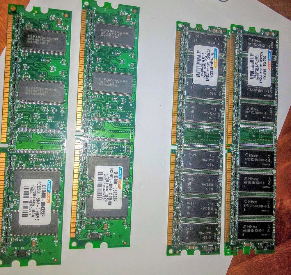 Lot de dix DDR de 128 et 256mo Matériel informatique