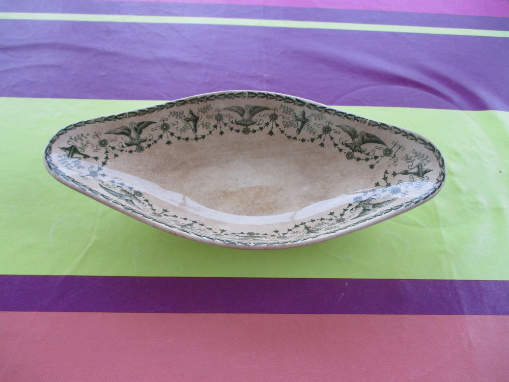 Petit plat BADORWILLER porcelaine. Décoration
