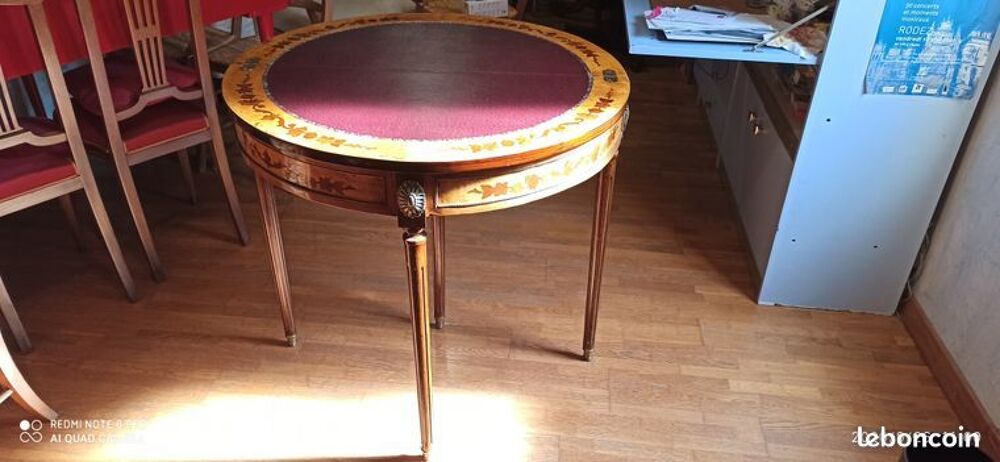 Tr&egrave;s belle table de jeux Meubles