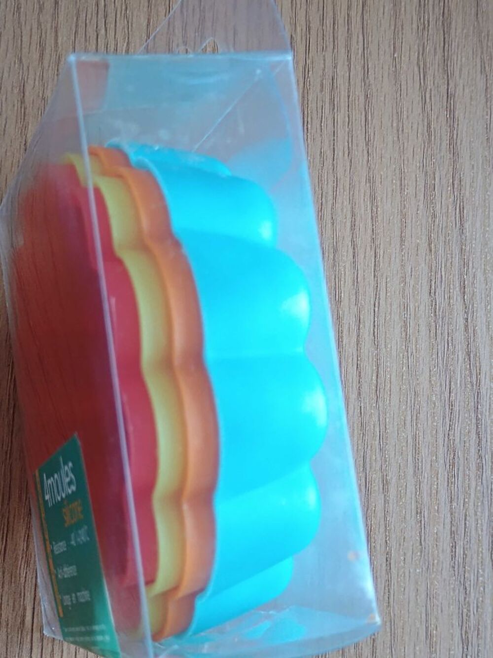 4 mini moules en silicone neuf Cuisine