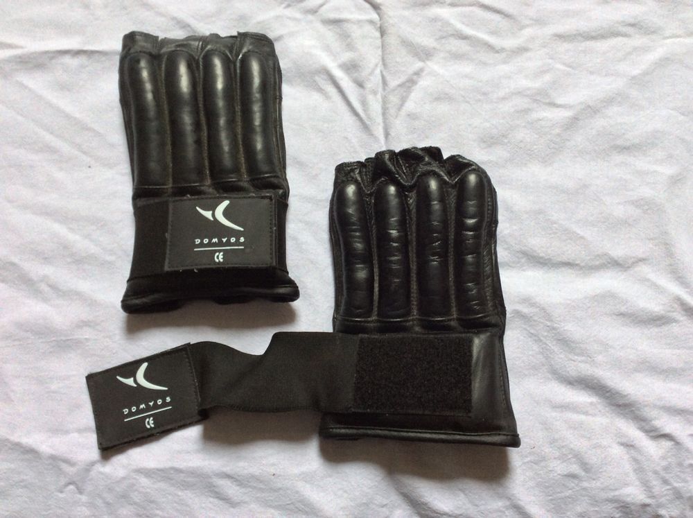 punching-ball ball avec paire de gants Sports