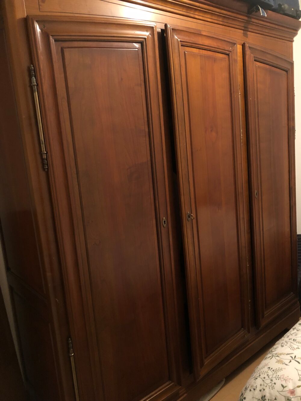 Armoire en noyet Meubles