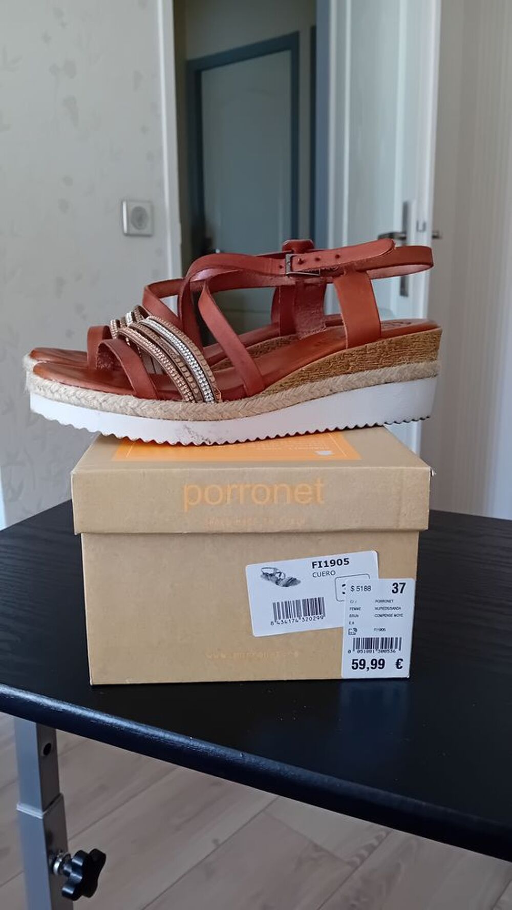 NU PIEDS COULEUR COGNAC MARQUE PORONETT TOUT CUIR Chaussures