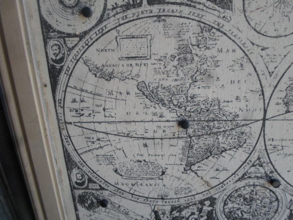 tableau mappemonde 56x45
les 2 hemispheres Décoration