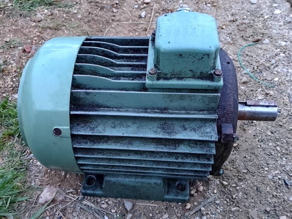 moteur triphase LS100L1 2.2 kw 1435t/mn 3cv Bricolage