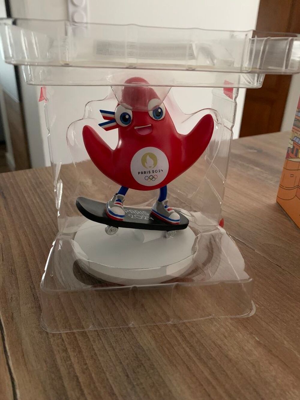 Figurine mascotte JO Paris 2024 les Phryges " 