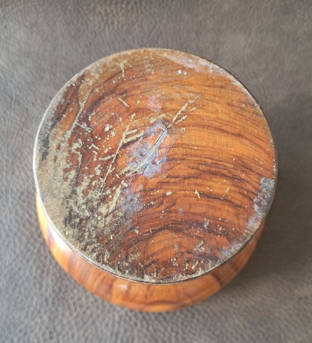 creuset et pilon en bois tourn&eacute; ancien vintage Décoration