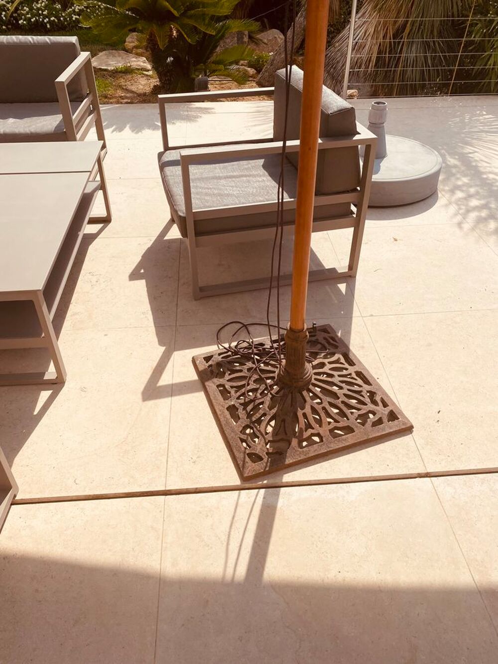 Parasol avec socle et housse
Jardin