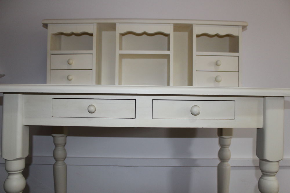 Bureau romantique avec tiroirs et sur meuble Meubles