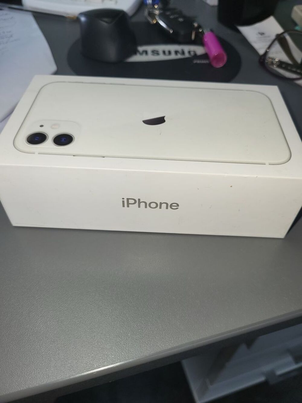 Apple iphone 11 128 go &eacute;tat quasi neuf BLANC bo&icirc;te d'origine Téléphones et tablettes