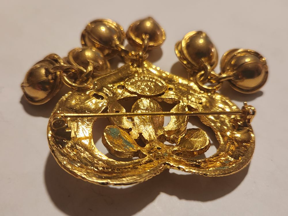 Broche c?ur dor&eacute; strass multicolore + pendants C.LACROIX Bijoux et montres